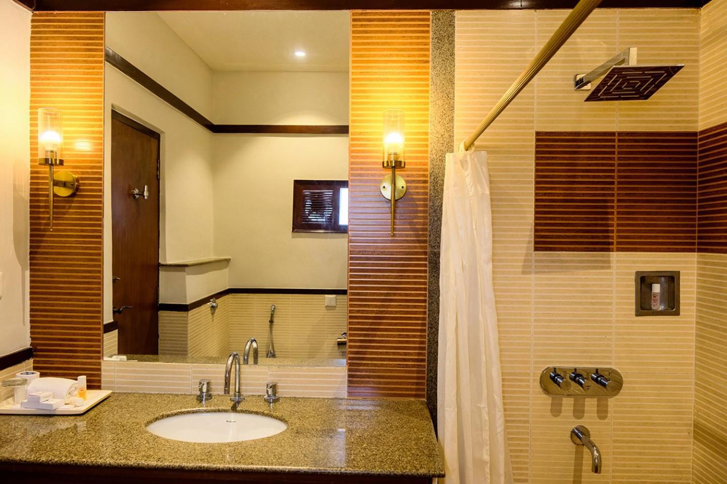 Chanakya Bnr Hotel Purî Extérieur photo