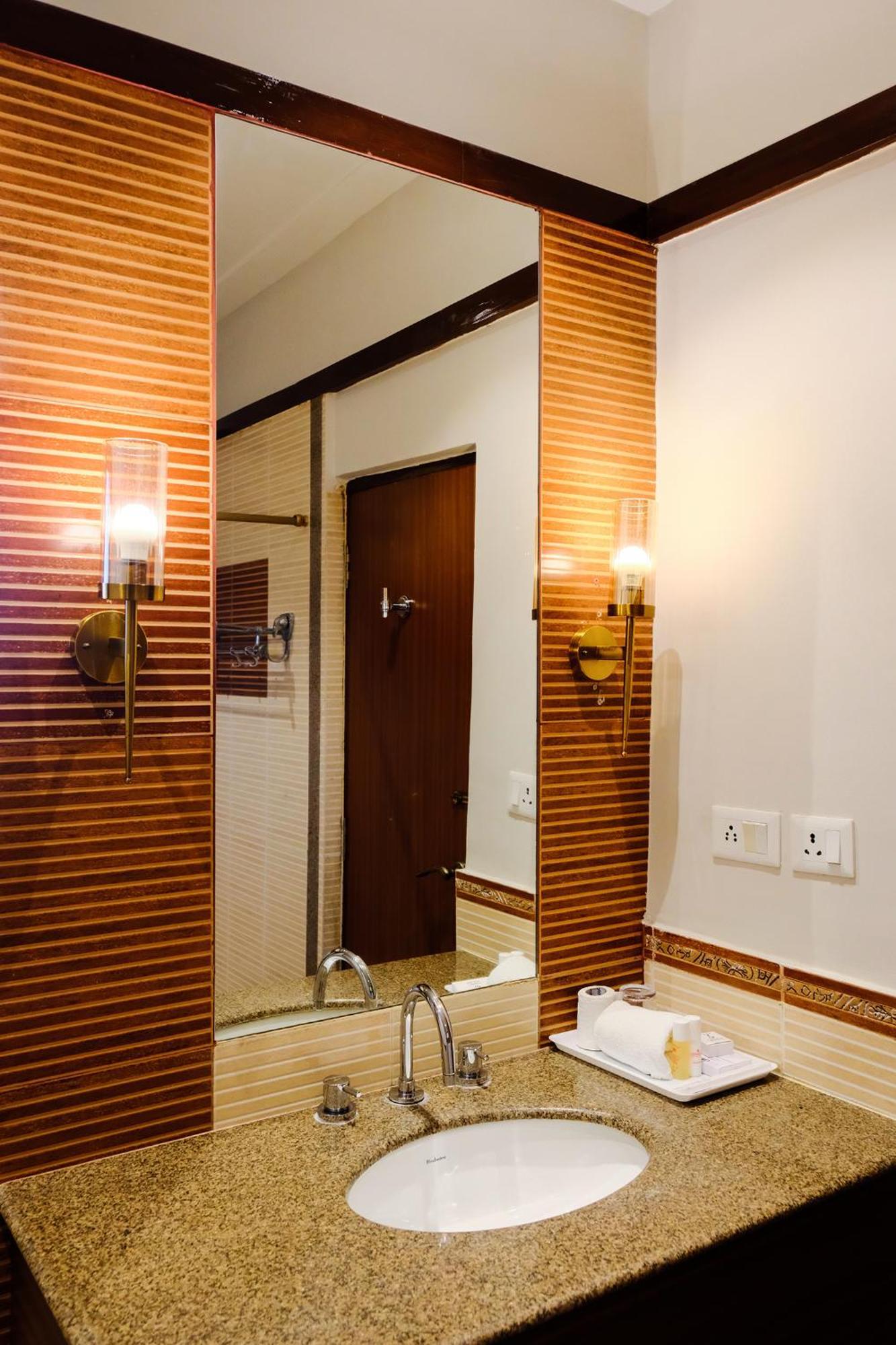 Chanakya Bnr Hotel Purî Extérieur photo